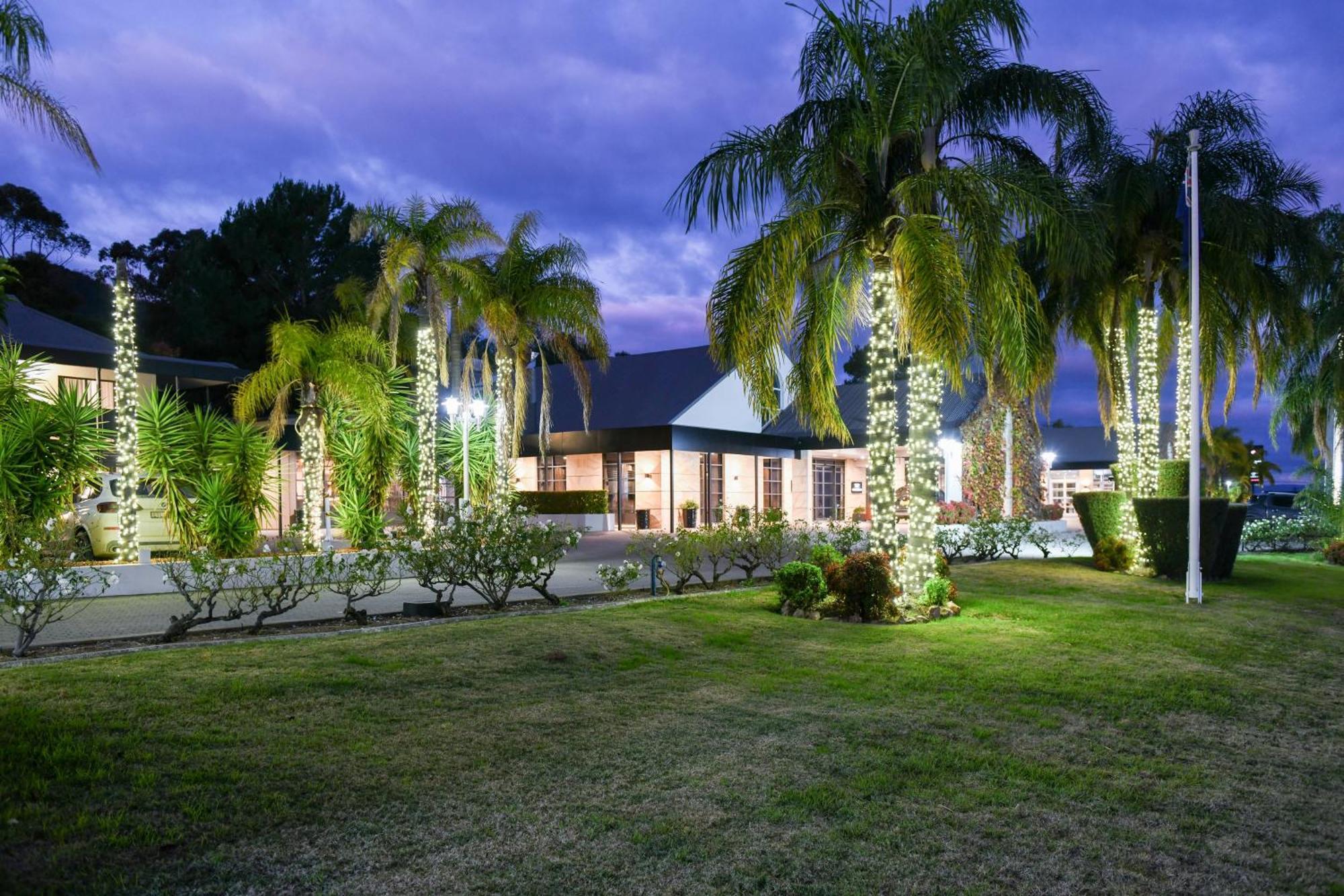 Powerhouse Hotel Tamworth By Rydges Exteriér fotografie The clubhouse at the Royal Pines Resort